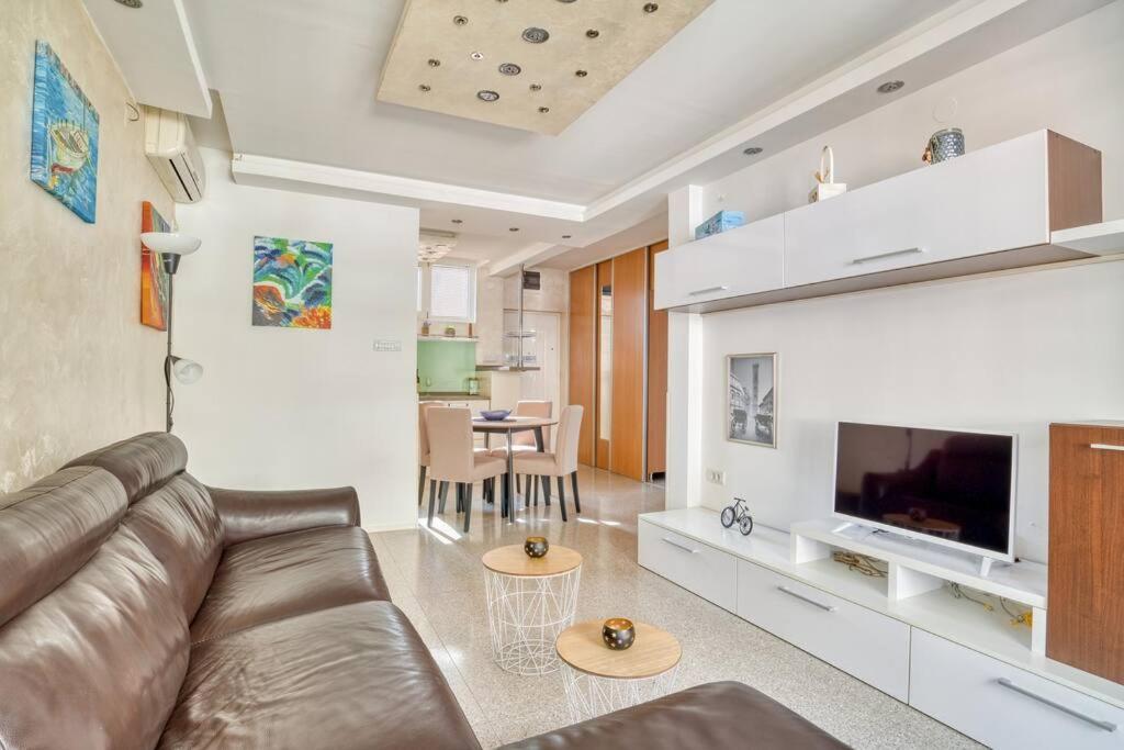 كوتور Cozy Nest Apartment- Central And Seaboard With Elevator المظهر الخارجي الصورة